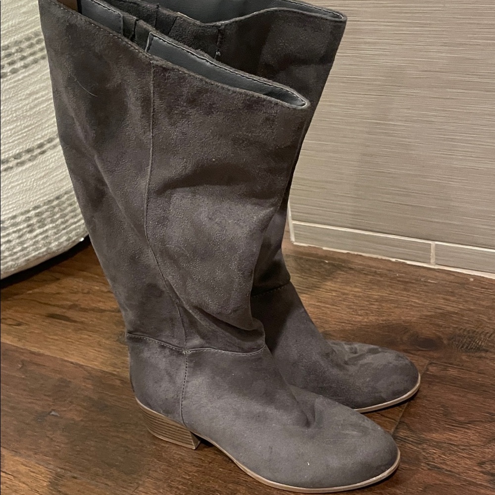 Universal Thread tall boots size 7